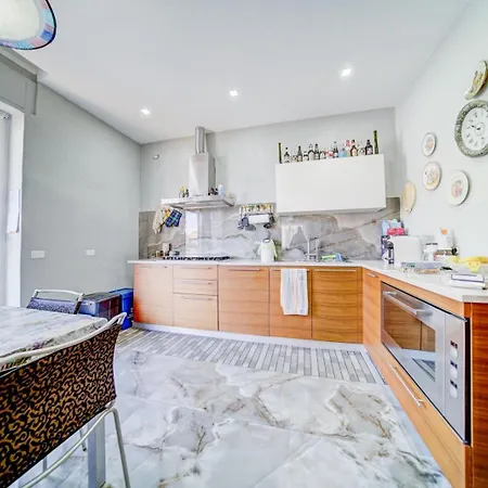 A Casa Di Fanalb - Franca Homestay Lisanza